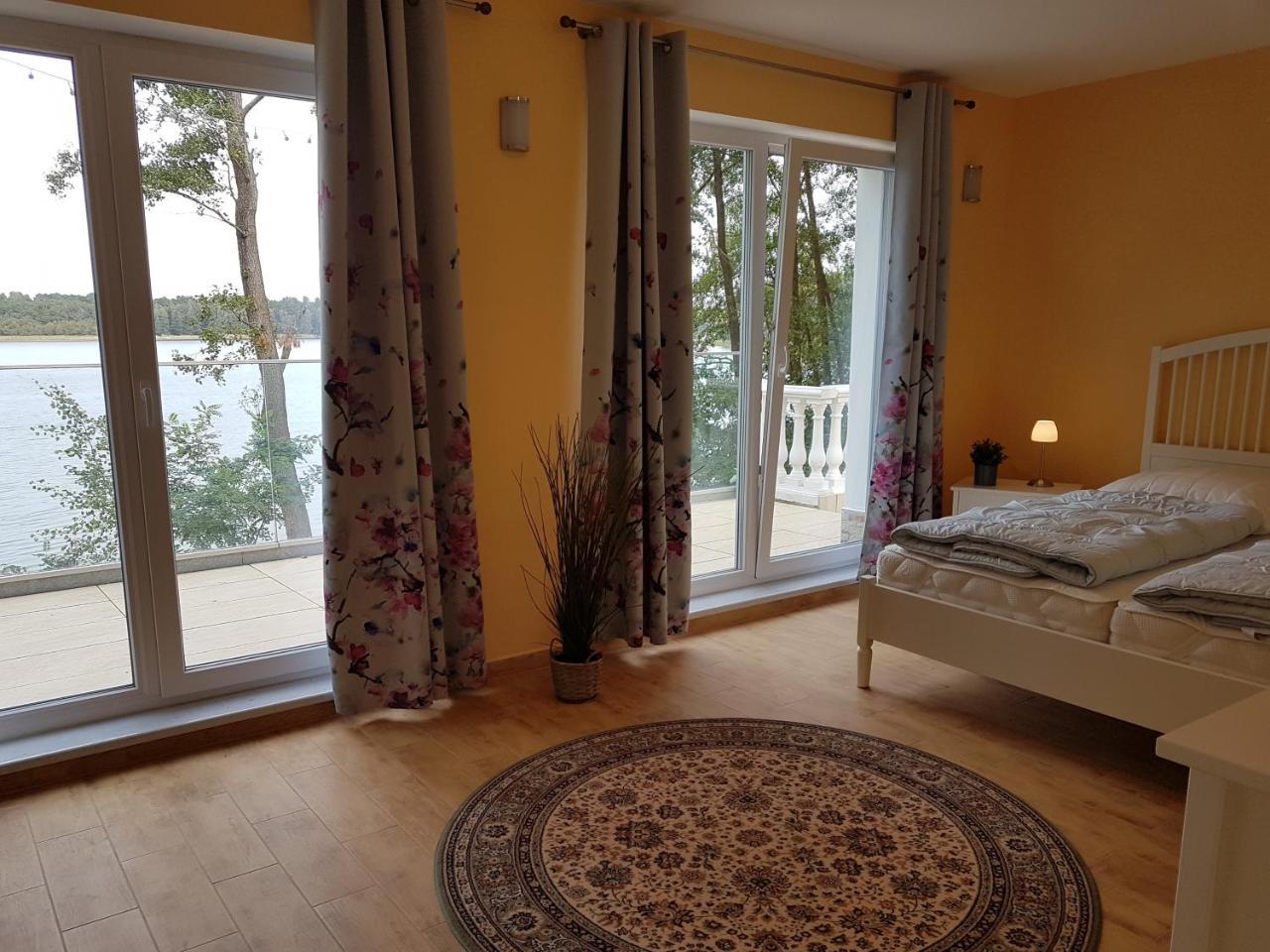 Haus Am See Villa Вендиш Риц Екстериор снимка